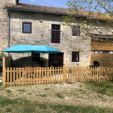 Blacksmiths Cottage In Blanzay - 3 Beds Екстериор снимка