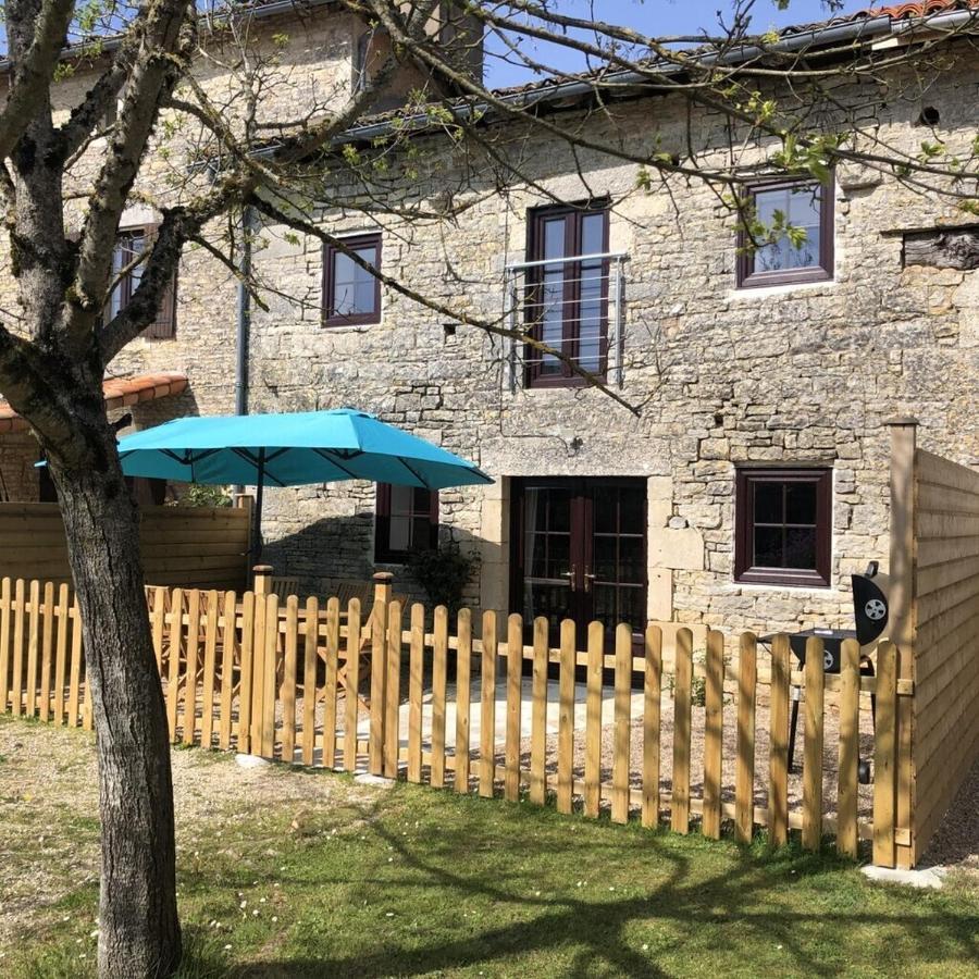 Blacksmiths Cottage In Blanzay - 3 Beds Екстериор снимка
