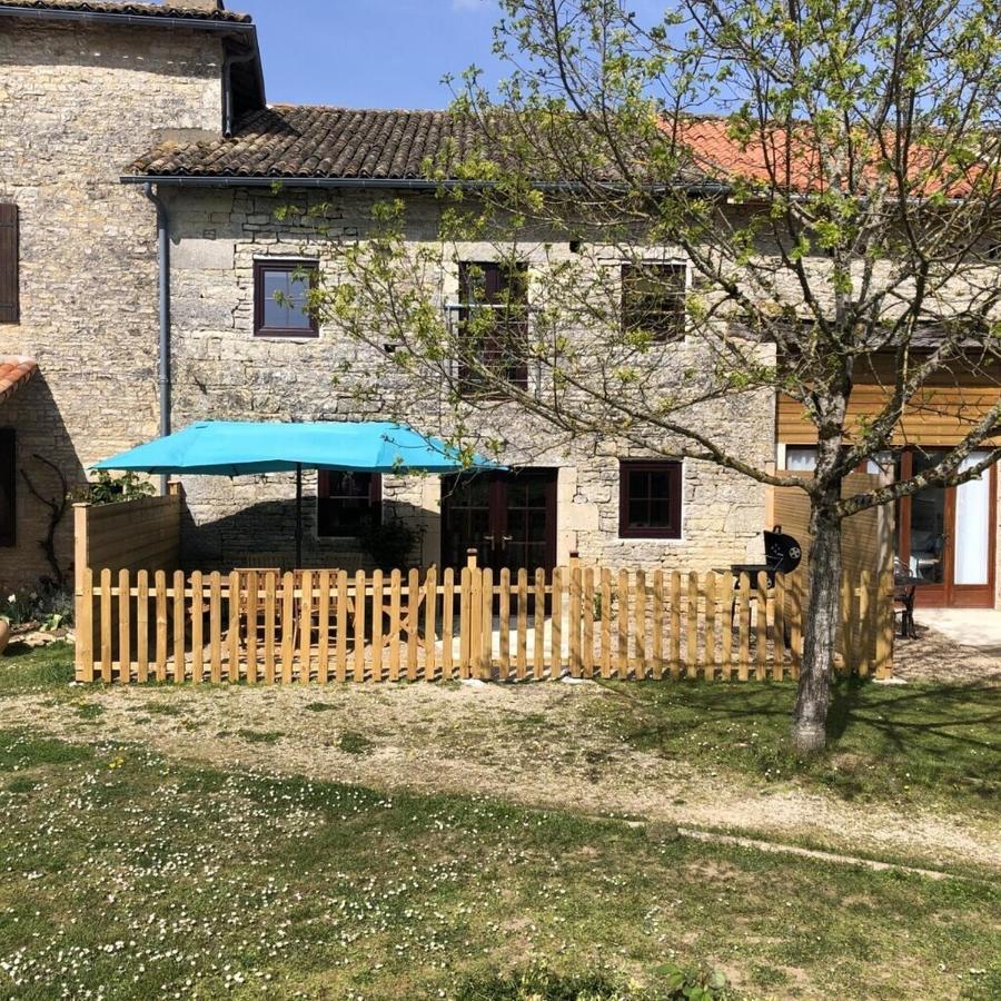 Blacksmiths Cottage In Blanzay - 3 Beds Екстериор снимка