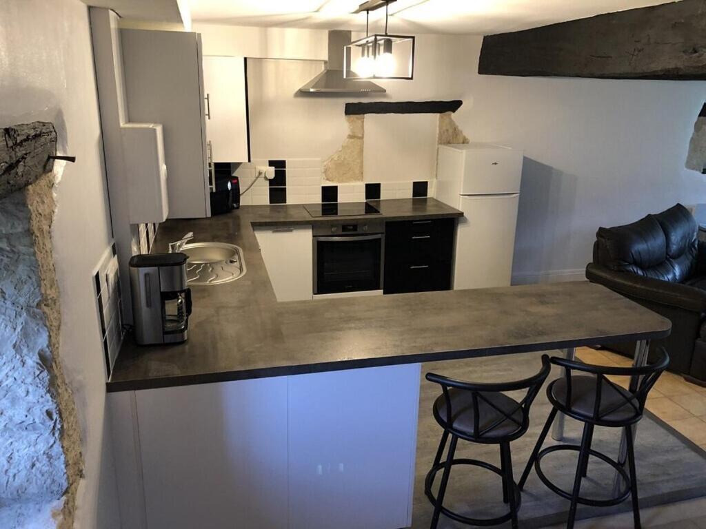 Blacksmiths Cottage In Blanzay - 3 Beds Екстериор снимка