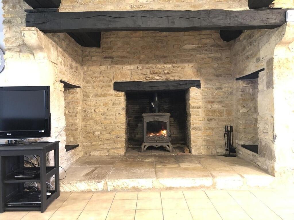 Blacksmiths Cottage In Blanzay - 3 Beds Екстериор снимка